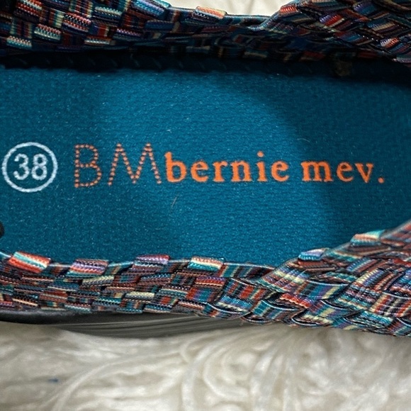 BERNIE MEV. - STYLE IS CHARM SLIP-ON SHOES.  SIZE 6.5 - COLORFUL WOVEN STYLE -S7 - Picture 9 of 10